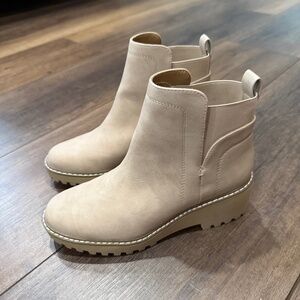 DV by Dolce Vita Rielle Lug Sole Chelsea Boot | 7.5 | NEW!